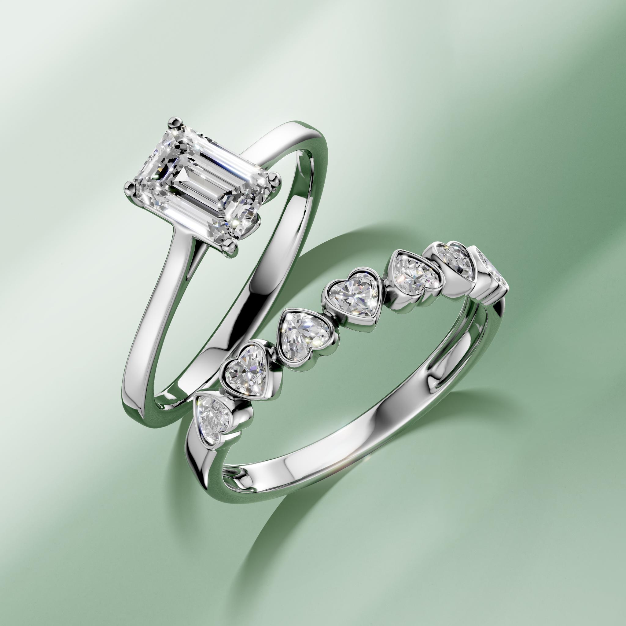 Годежен пръстен от бяло злато с 1.5ct лабораторно създаден solitaire диамант emerald шлифовка и semi eternity пръстен от бяло злато с 1ct лабораторно създадени диаманти - DAAR
